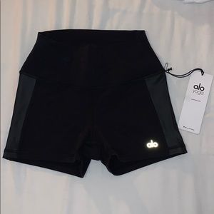 Alo Yoga shorts 🖤 New 🤍🖤push-up 🌸